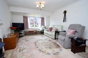 Living/Diner- click for photo gallery